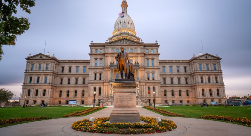 Bill to Ban Sale of Weight Loss, Muscle-Building Supplements to Minors Introduced in Michigan